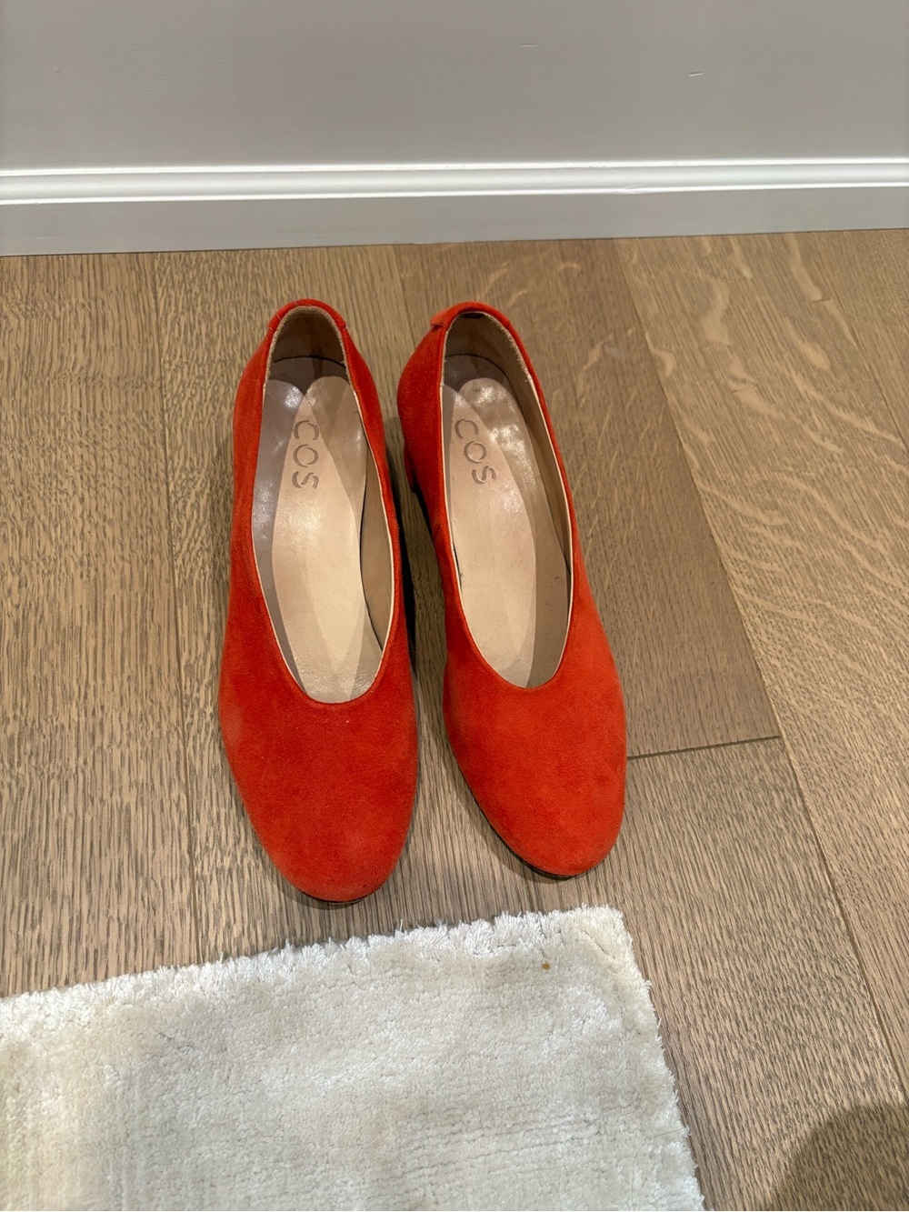 COS Women’s Orange-Red Suede Round-Toe Pumps